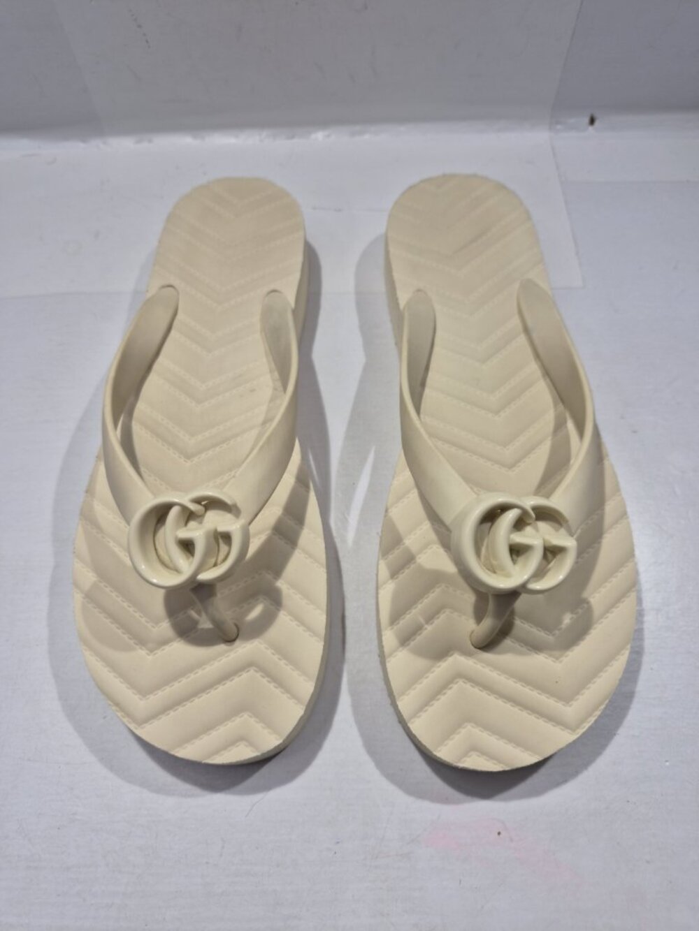 Gucci GG Flip Flop Womens Size 8 EU 38 Ivory Platform Rubber Thong Sandal Slide